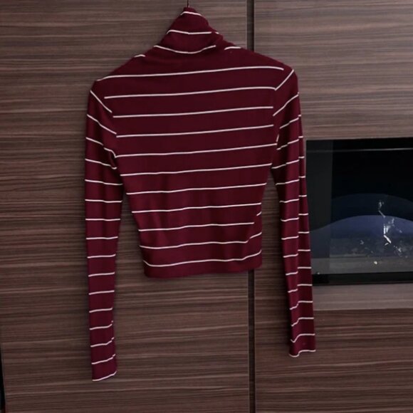 Forever 21 Turtleneck - Picture 3 of 5